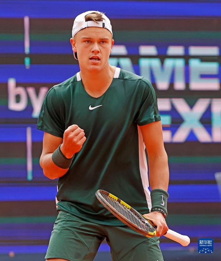 还让两翼进 还让两翼进