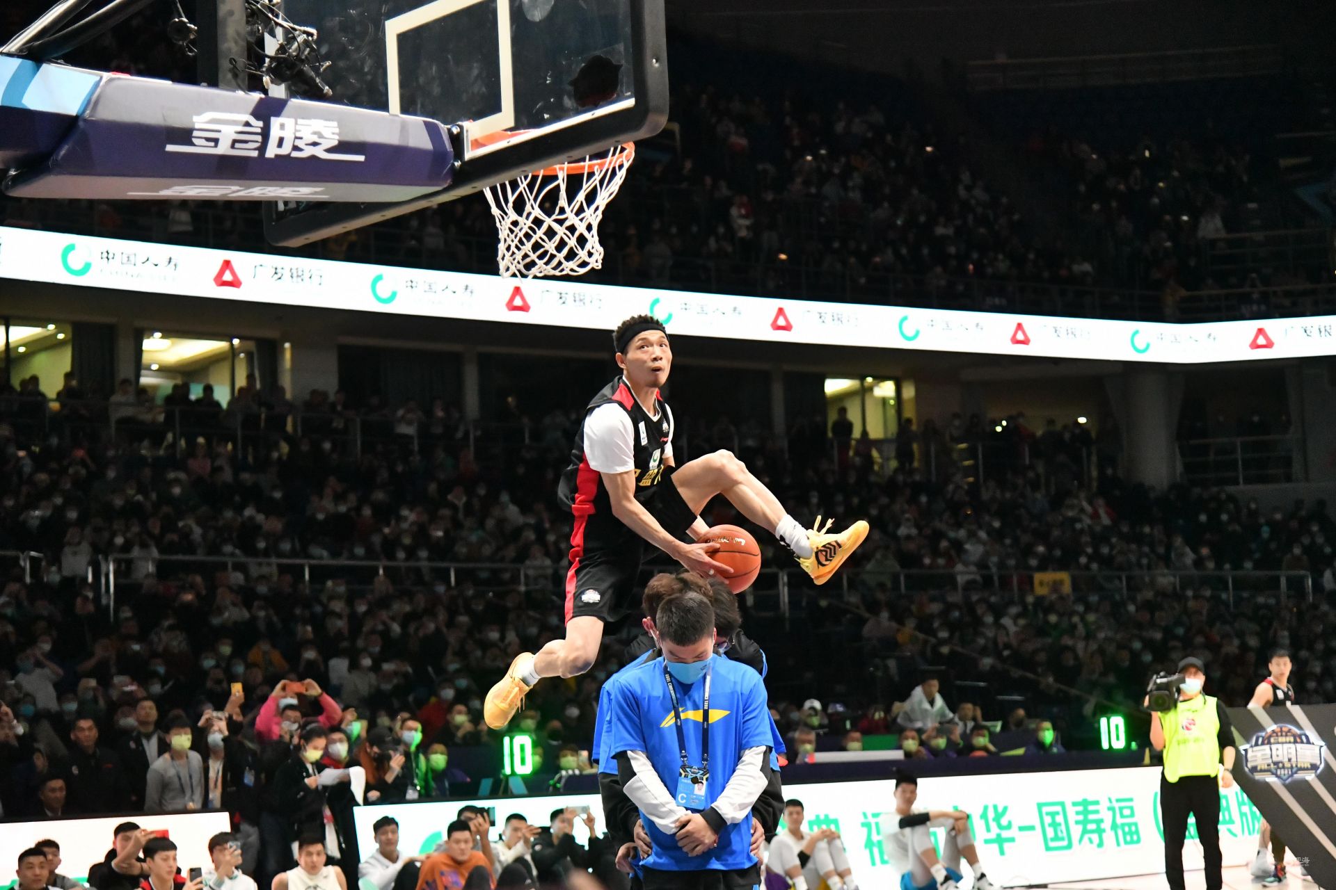 他曾成功地 他曾成功地